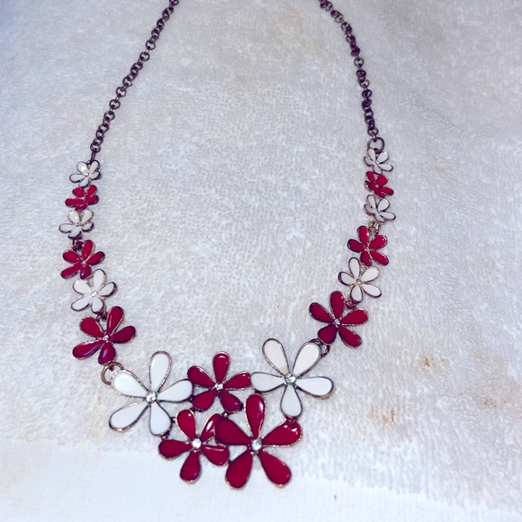 Gorgeous Red and White Floral Necklace - Picture 1 of 5